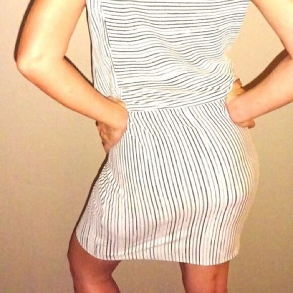 Derek Lam Linen Blend Drop Hem Striped
Relaxed Casual Dress Cream - Picture 15 of 16